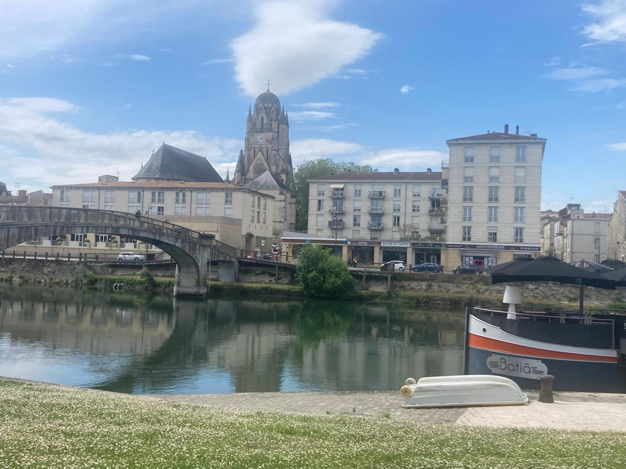 Appartamento Les Ganivelles Saint-Dizant-du-Gua Esterno foto